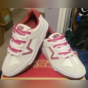 *SOLD on M!* Vans Upland Low, New In Box! Mens 10.5/ Womens 12